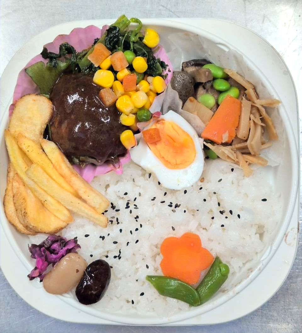 5月のお弁当は煮込みハンバーグ弁当