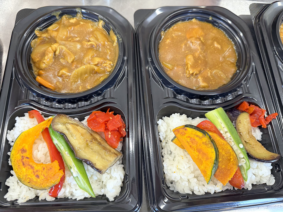 来月8月に配布予定の夏野菜載せカレー弁当🍛
