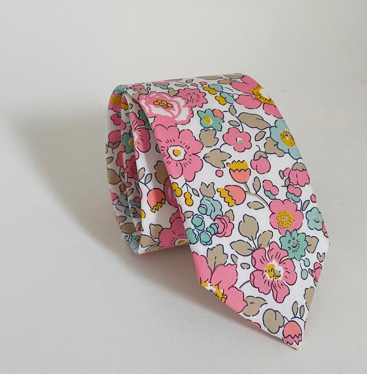 Betsy Floral Pink Tie