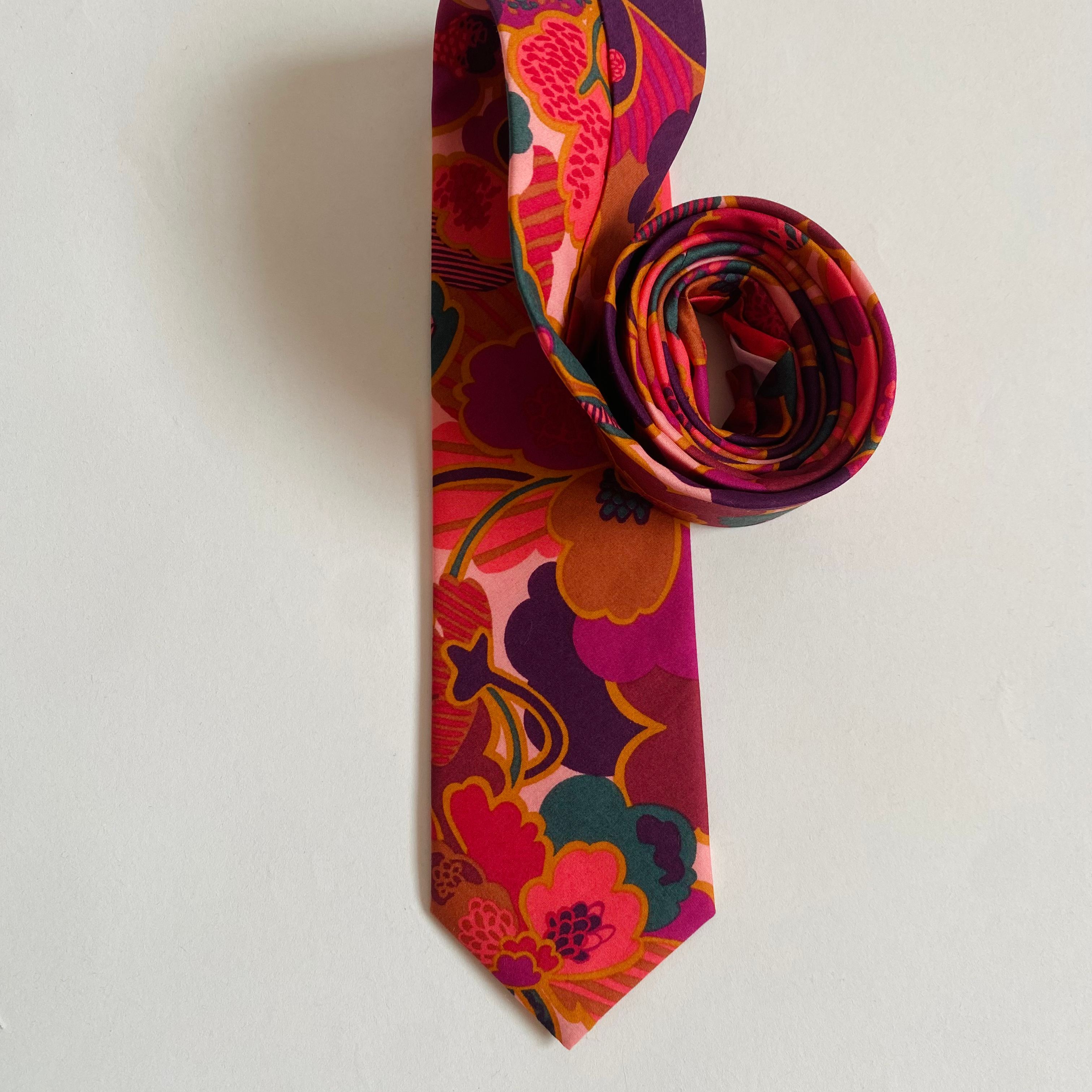 Prospect Flower 1960s Retro Tie and Square Set
