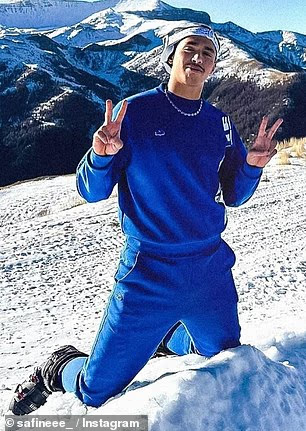 Safine Hamadi, known by pseudonym Safine was also in the room during the livestream