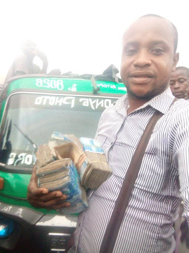 Mr. Luck Okoro with the money at Ariara Market, Aba
