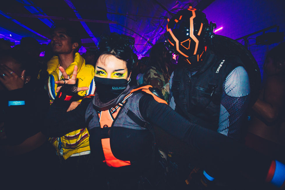 Momentive - Monty (HQ)-80