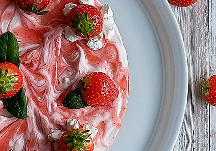 Joghurt Torte mit Erdbeeren