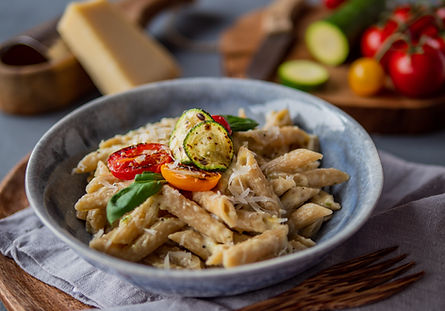 Nudeln mit cremiger Zucchini- Käse- Sauce