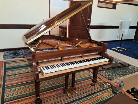 Afinación en La 440 hz y voicing piano Pearl River GP142