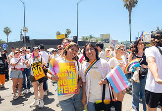LGBTCenter_Parade_2860.jpg
