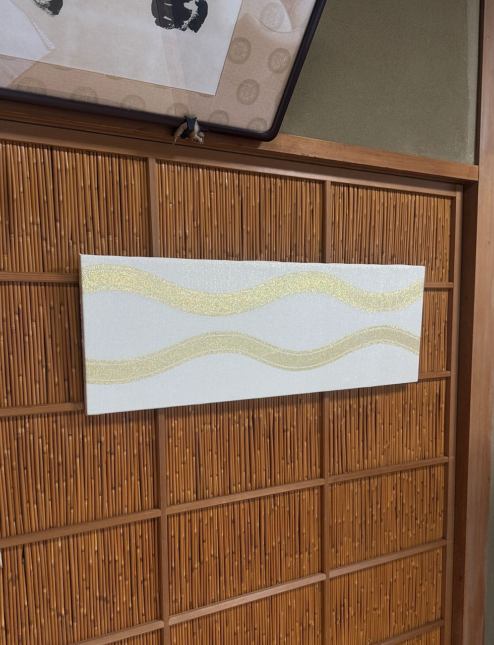 Thumbnail: Gold embroidered white fabric, Tatewaku pattern (900 x 300 x 180 mm)