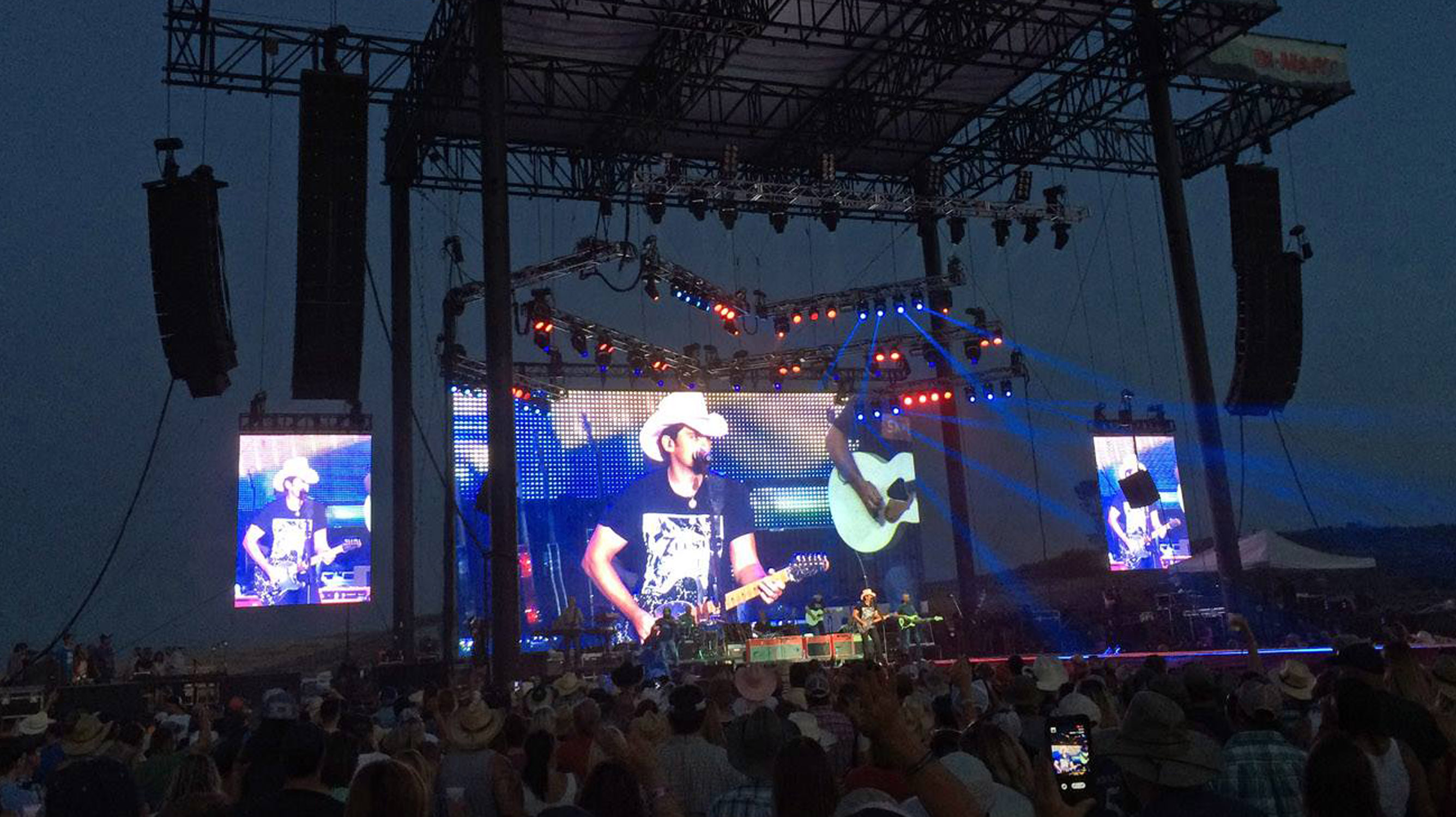 50'x 25' Brad Paisley LED video wall