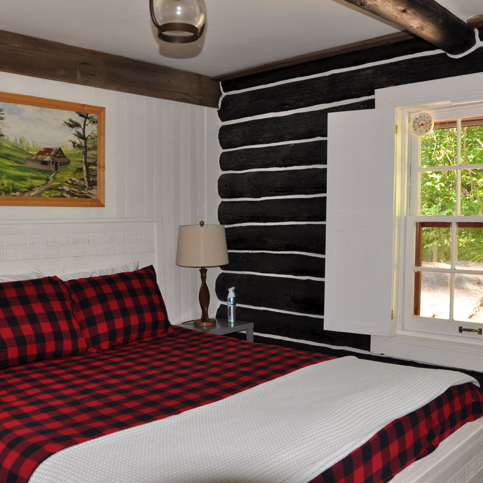 350-main-level-bedroom.jpeg