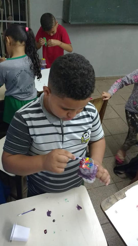 Oficina de Instrumento Musical com material reciclado: Caxixi