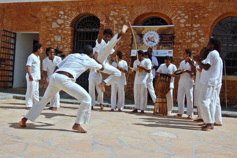 CONHEÇA UM POUCO MAIS SOBRE A CAPOEIRA