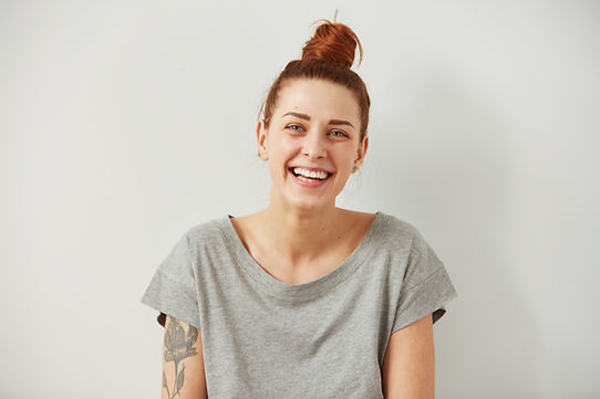 Jovem, mulher com tatuagem