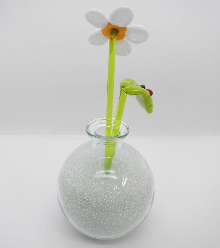 Thumbnail: yellow and white glass daisy