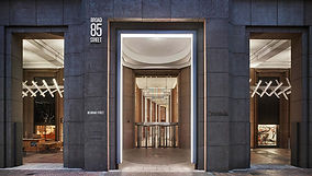 Light-sculptures-in-historic-public-spac