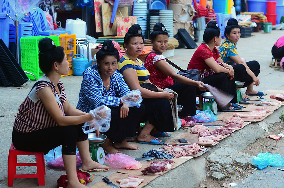 Vendeuse de l'ethnie Thai sans leur coiffe colorée