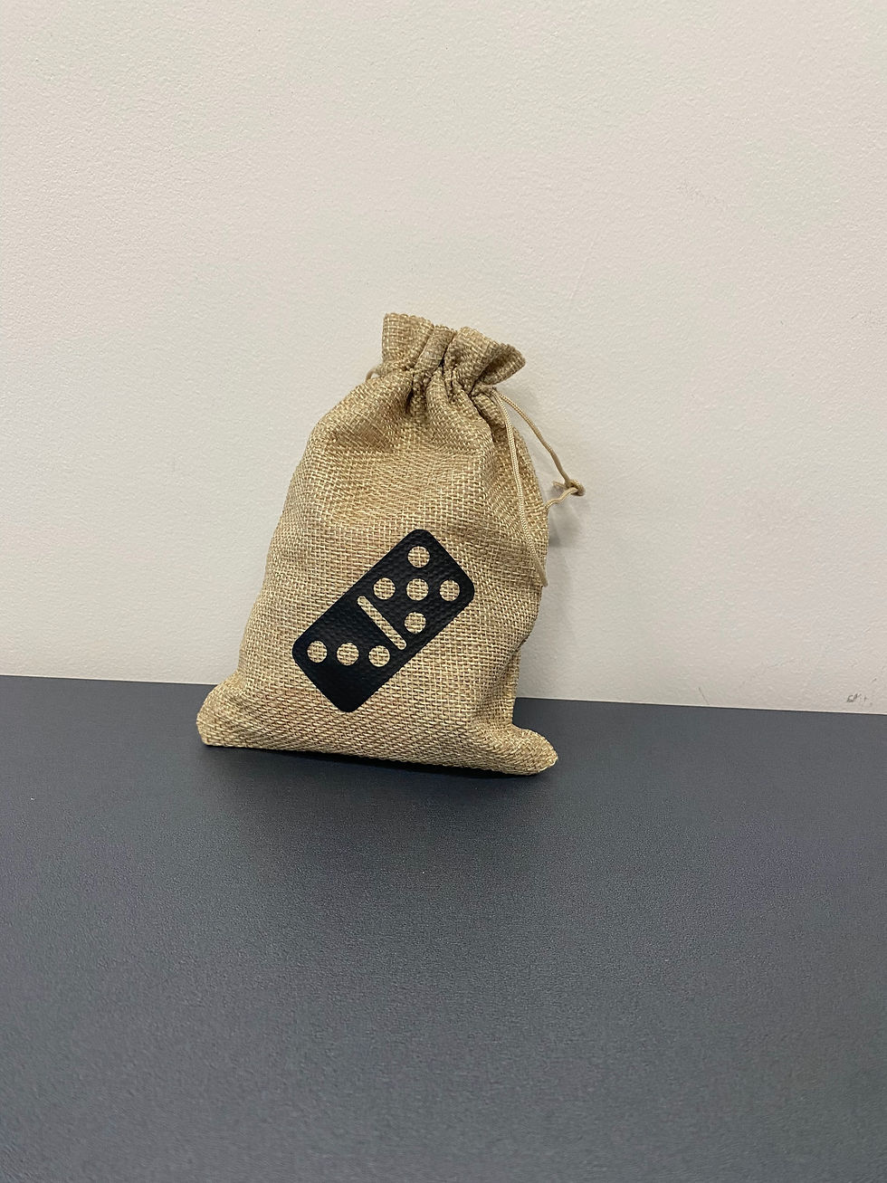 Jeu de dominos artisanal en bois peint à la main – idéal pour les familles, plusieurs coloris disponibles vendu avec pochon