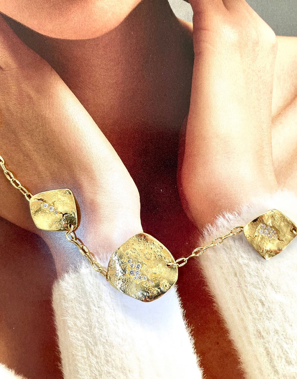 Gold Bacelet with diamonds
