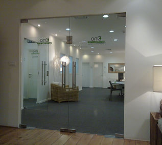 דלתות זכוכית פתיחה