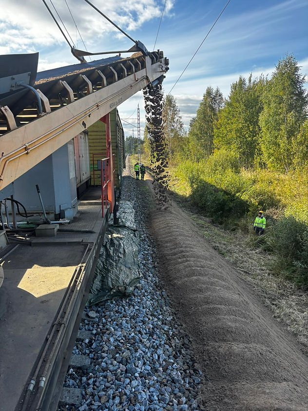 Carbon epoxy composite repair system applied to oil pipeline