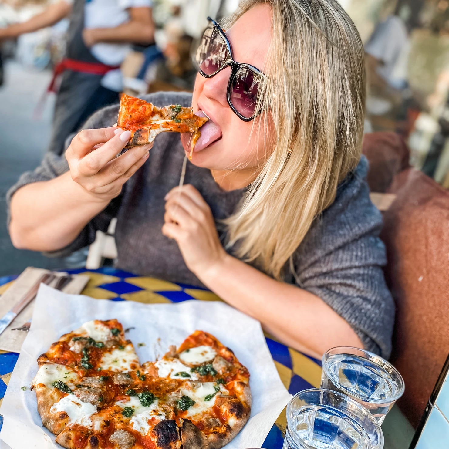 Rosanna Stevens eating pizza