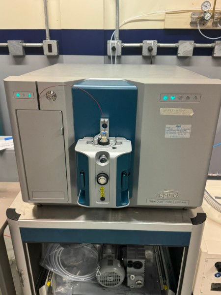 ID 　247829　机 HP AJ840A - HP M6625 SAS 25SFF Drive Enclosure