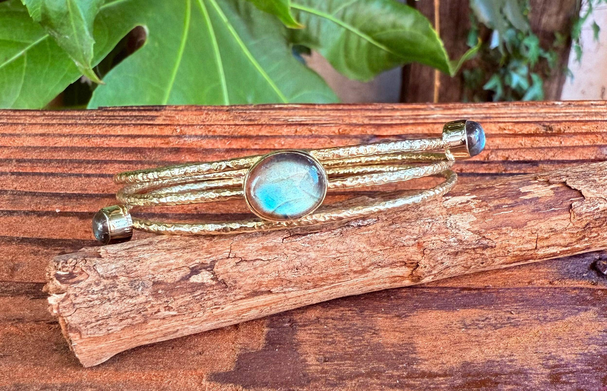 Hammered Brass Bracelet Labradorite / Adjustable