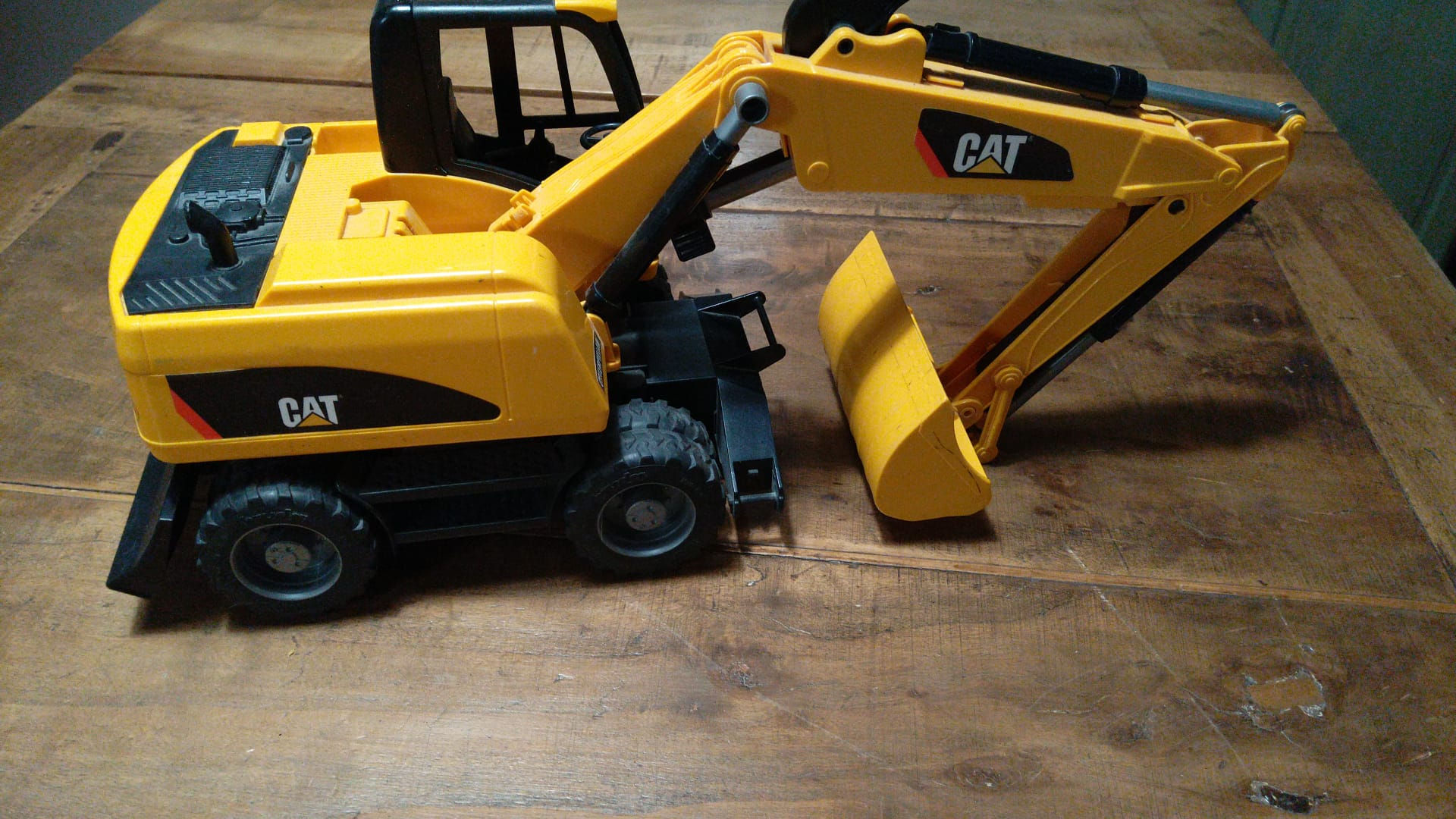 Modellino Bruder - Escavatore CAT con maniglia