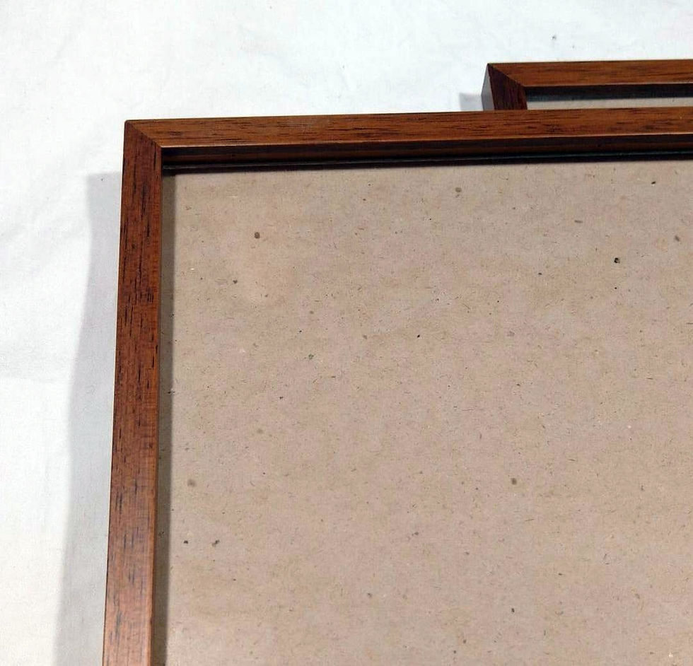 Miniatura: Coppia di cornici in legno naturale 47.5x44.5cm