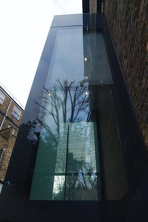 Projecting glazed extension