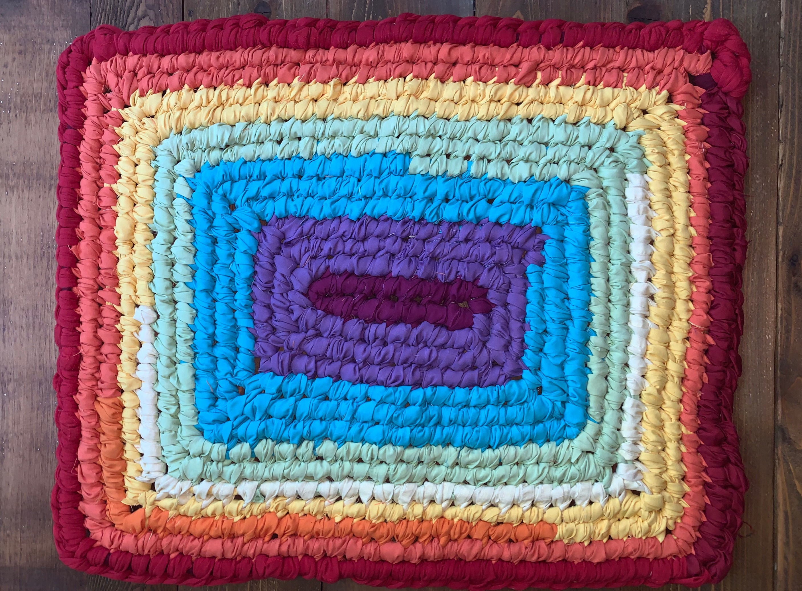 Amish Knot Rug 24 1/2" x 20 1/2