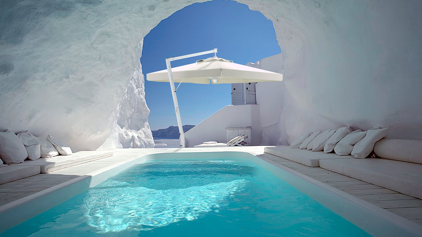 соляна печера з басейном посередині