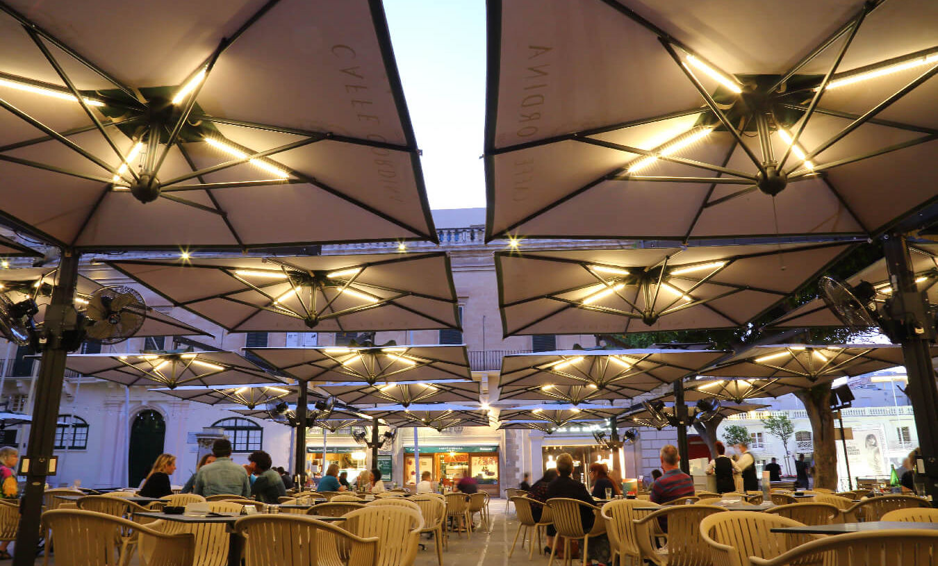 освітлення парасоль на літньому майданчику