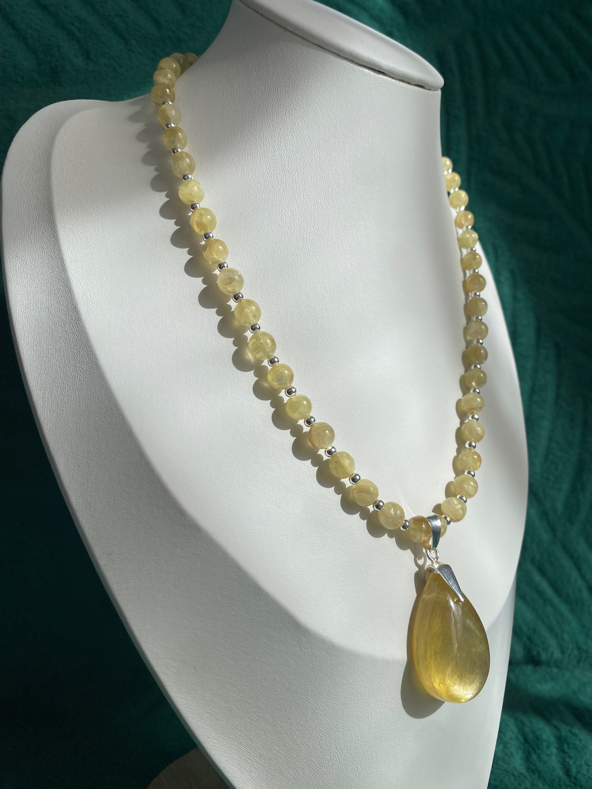 Collier en Muscovite dorée 