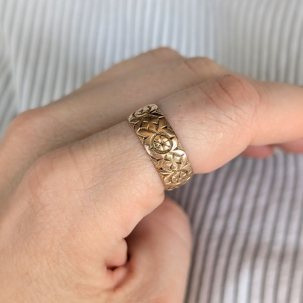 Thumbnail: Victorian 9k Gold Eternity Band
