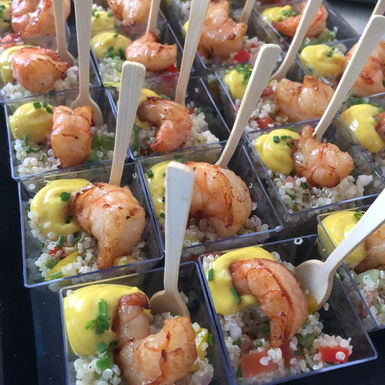 Grégory passionné par la gastronomie vous apporte directement des burgers de qualité de par son expérience de cuisinier depuis 2004.
Greg-Events Foodtruck vous propose des burgers faits maison et 100% belge disponible partout en Belgique!