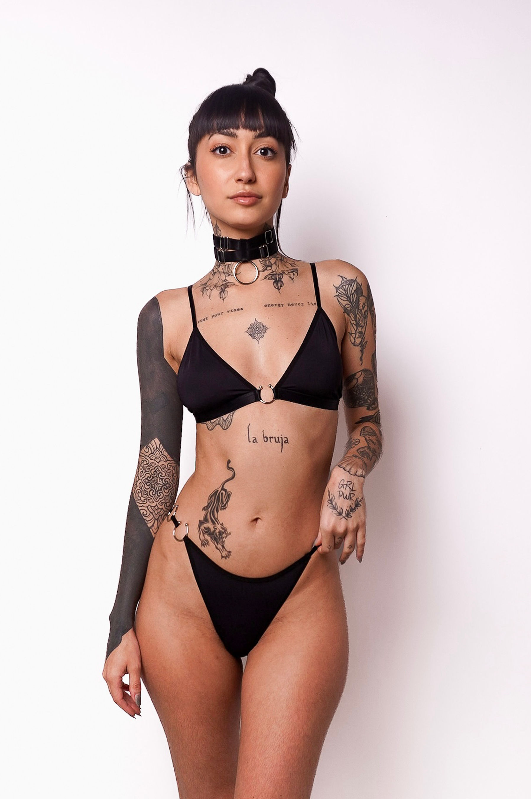 Top com Piercing Queen