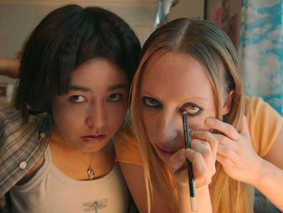 'PEN15:' A Cringe Binge for Those on the Fringe