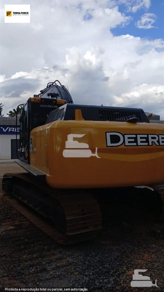 Escavadeira John Deere 210G