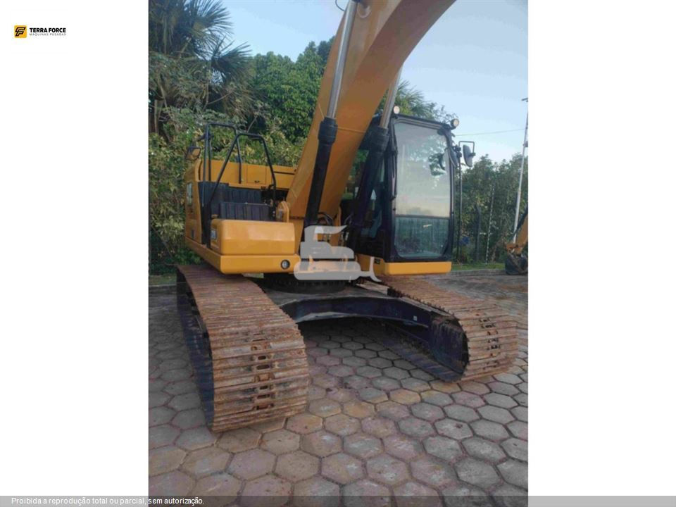 Escavadeira Caterpillar 320