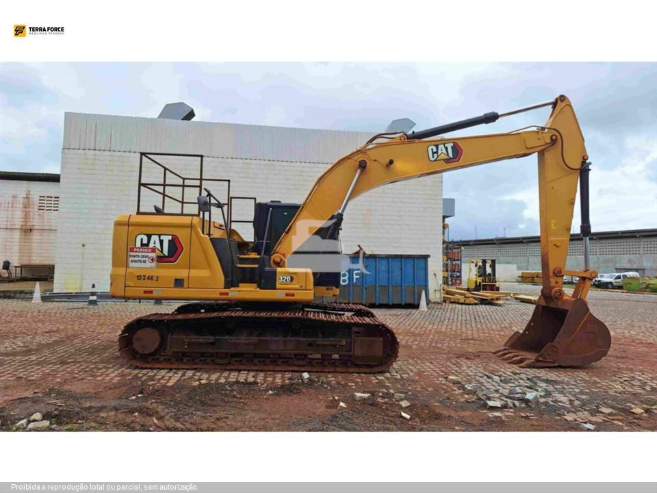 Escavadeira Caterpillar 320