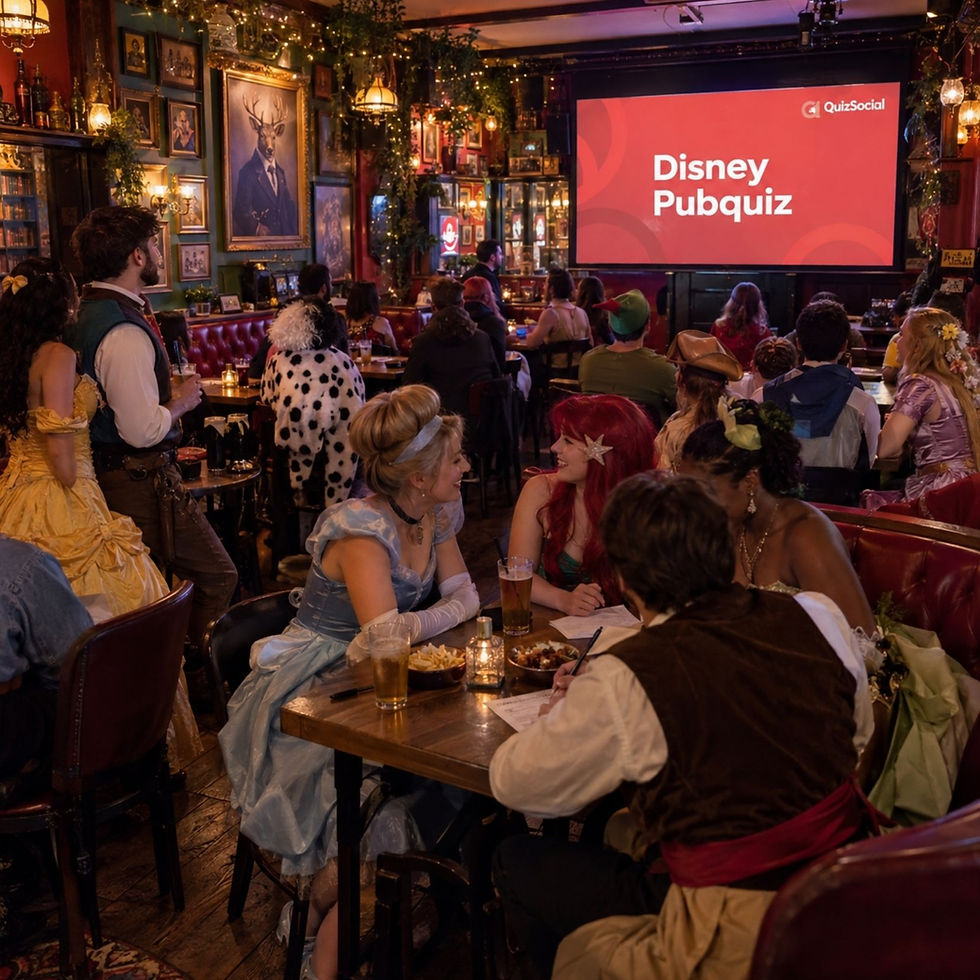 Gasten in Disneykostuums spelen samen een QuizSocial Disney Pubquiz tijdens een thema-avond in een kroeg.