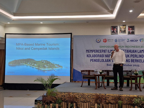 Andrew Dixon presenting at a Seagrass symposium