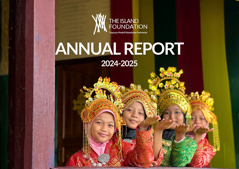 Four girls in traditional indonesian dress