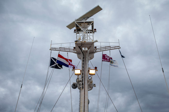 DK_Memorial_Main_Mast_Flags_Scot_Neth_TAMU_NSF-ODP_EB.jpg