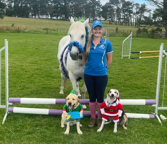 Mikaela, Cody, Chevy and Leon posing for a Christmas photo