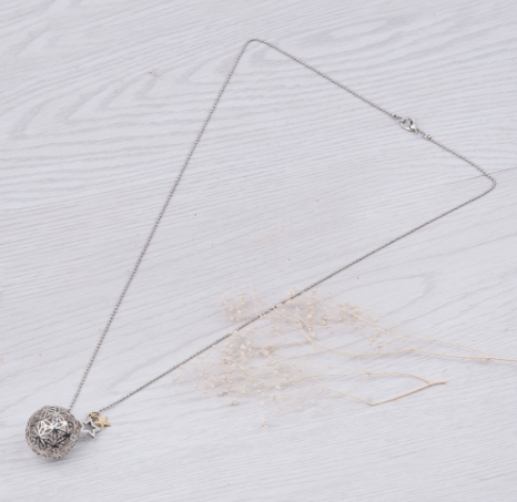 detail collier boule 2_edited