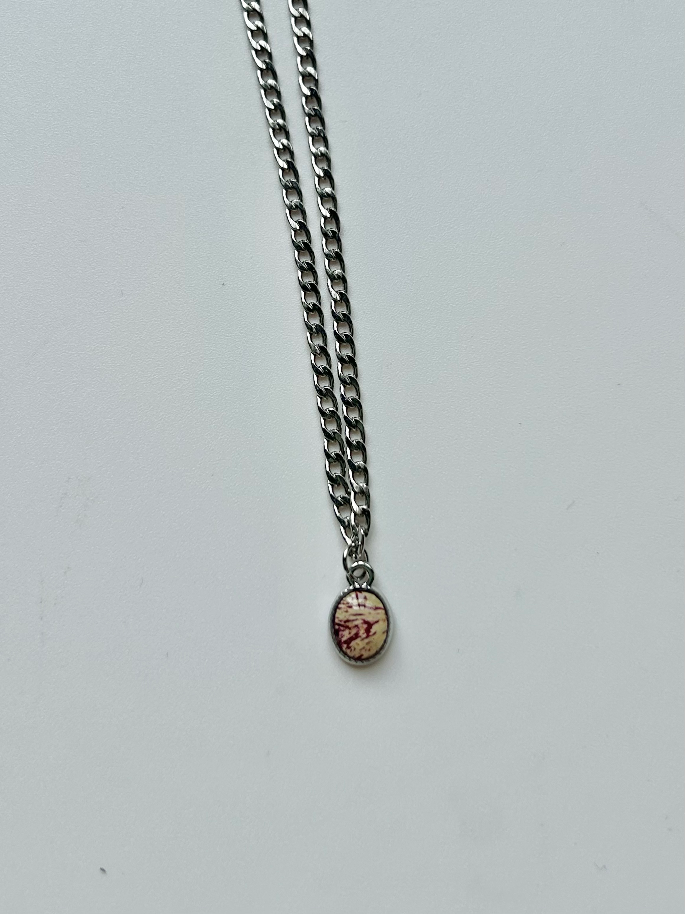 Collar mini piedrita pétalo de rosa 04