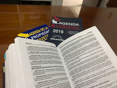 Códigos Legales abiertos, símbolo de conocimiento y compromiso jurídico 