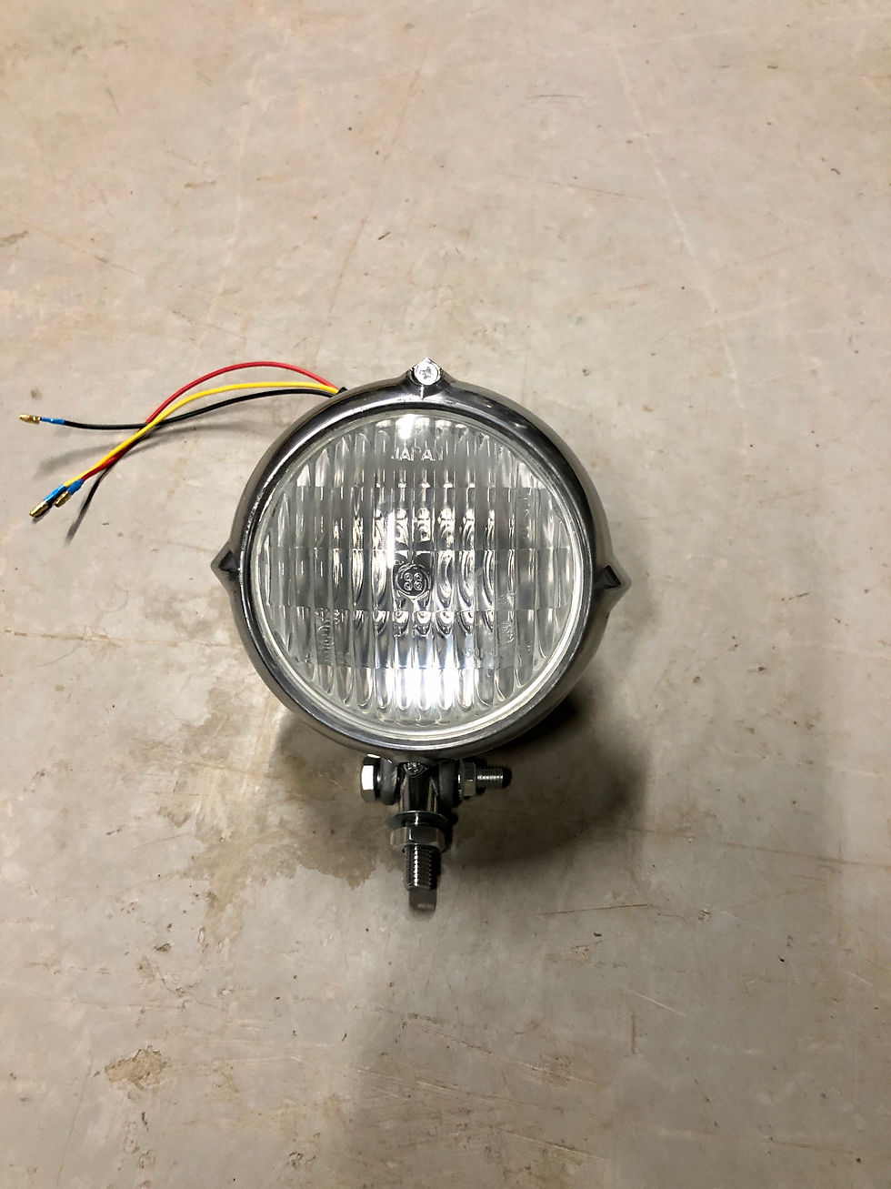 Phare Style Bates 4" en aluminium poli